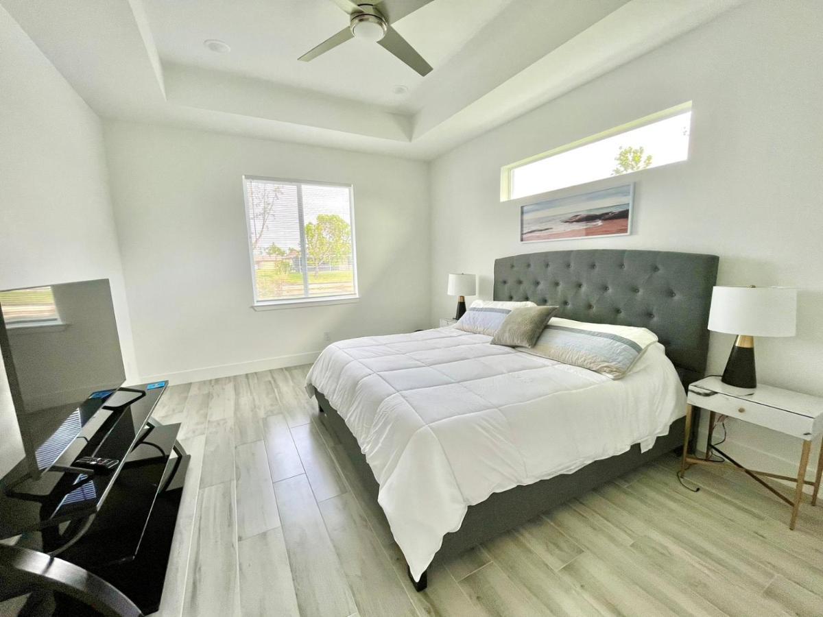 New House With Canal View In Cape Coral Eksteriør bilde